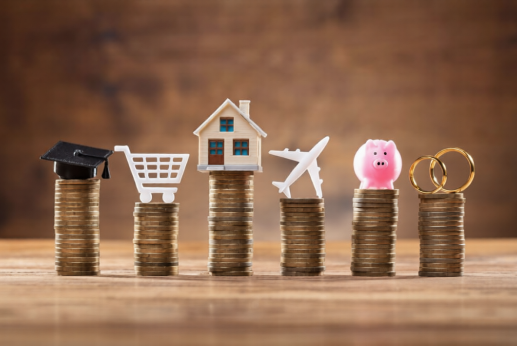 koszyk, domek, samolot na monetach